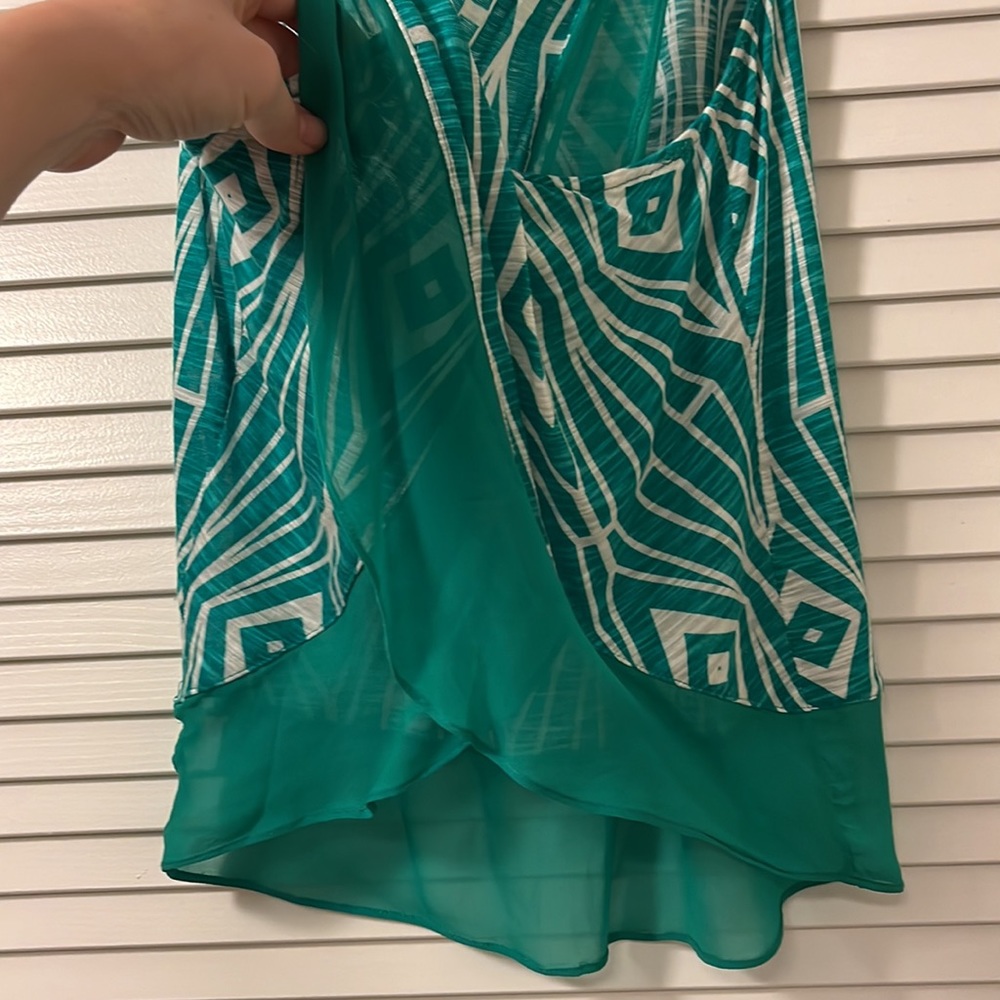 Open back patterned tank top - Picture 9 of 9